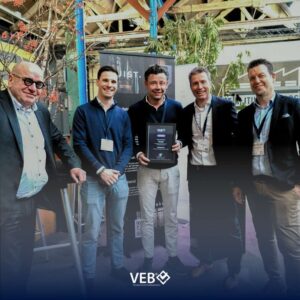VEB-partnercertificaat tijdens VEB Event 2025 met team en bestuursleden.