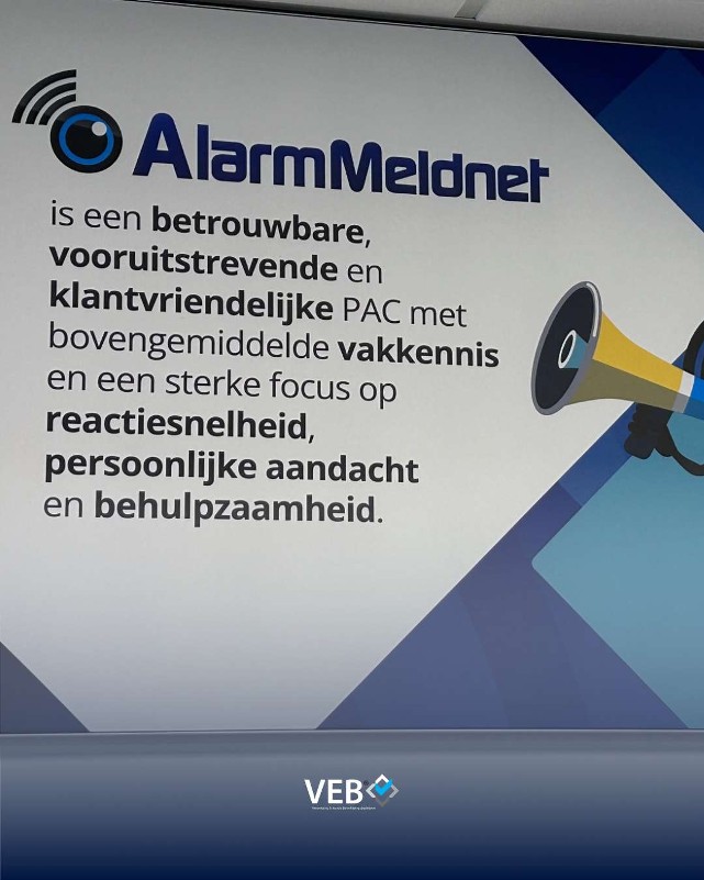 Wandtekst bij Alarm Meldnet met kernwaarden als betrouwbaarheid en vakkennis.